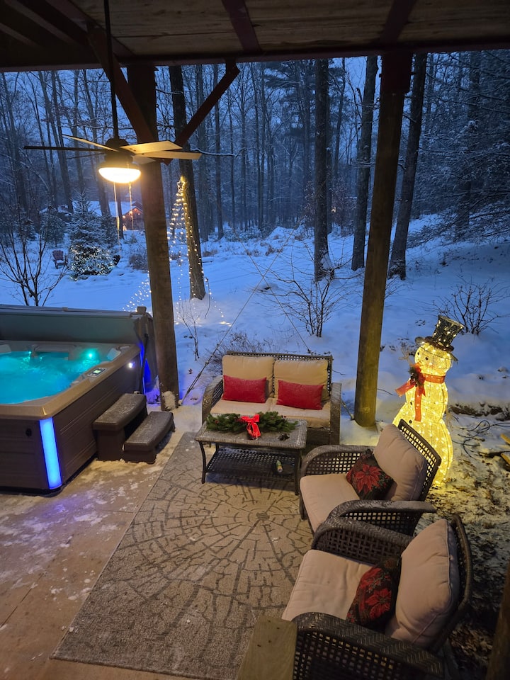 Owls Nest Treehouse - Hot Tub - 2mi to Ricketts Glen