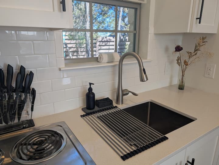 Clean & Perfectly Located Studio In Dripping - Dripping Springs, TX