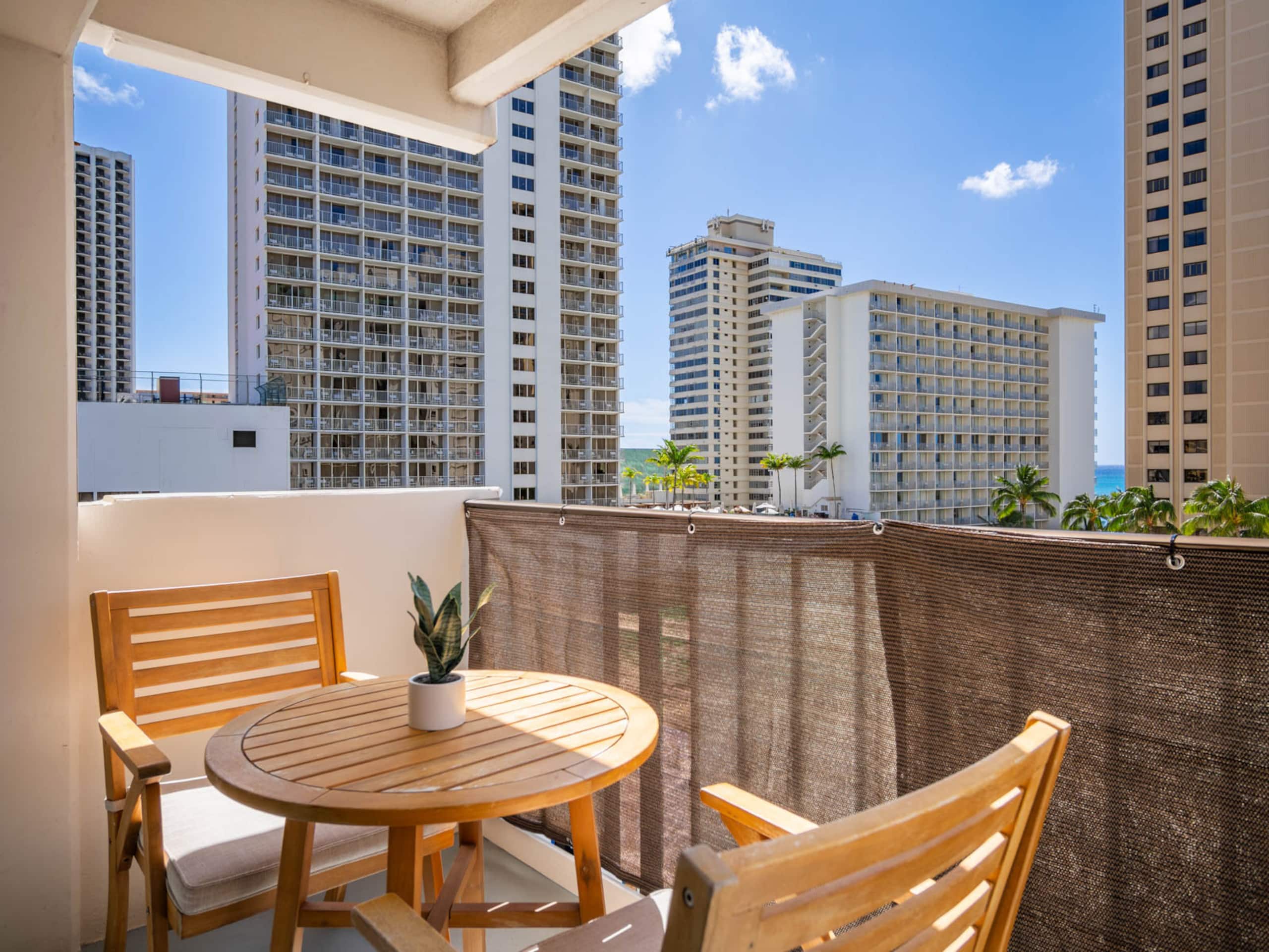 Condo in Honolulu · ★4.9 · 3 bedrooms · 4 beds · 2 private baths - Image 57