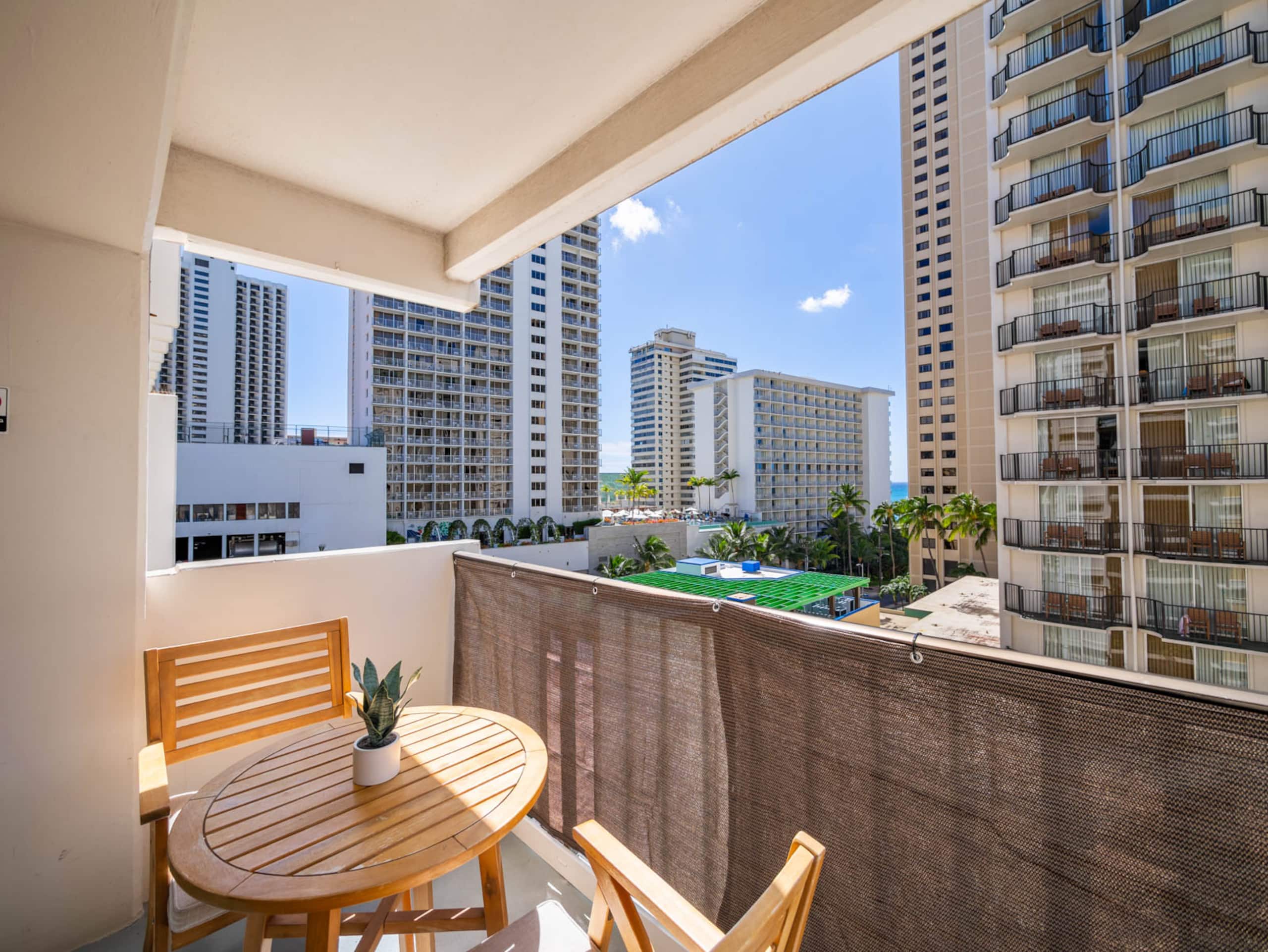 Condo in Honolulu · ★4.9 · 3 bedrooms · 4 beds · 2 private baths - Image 54
