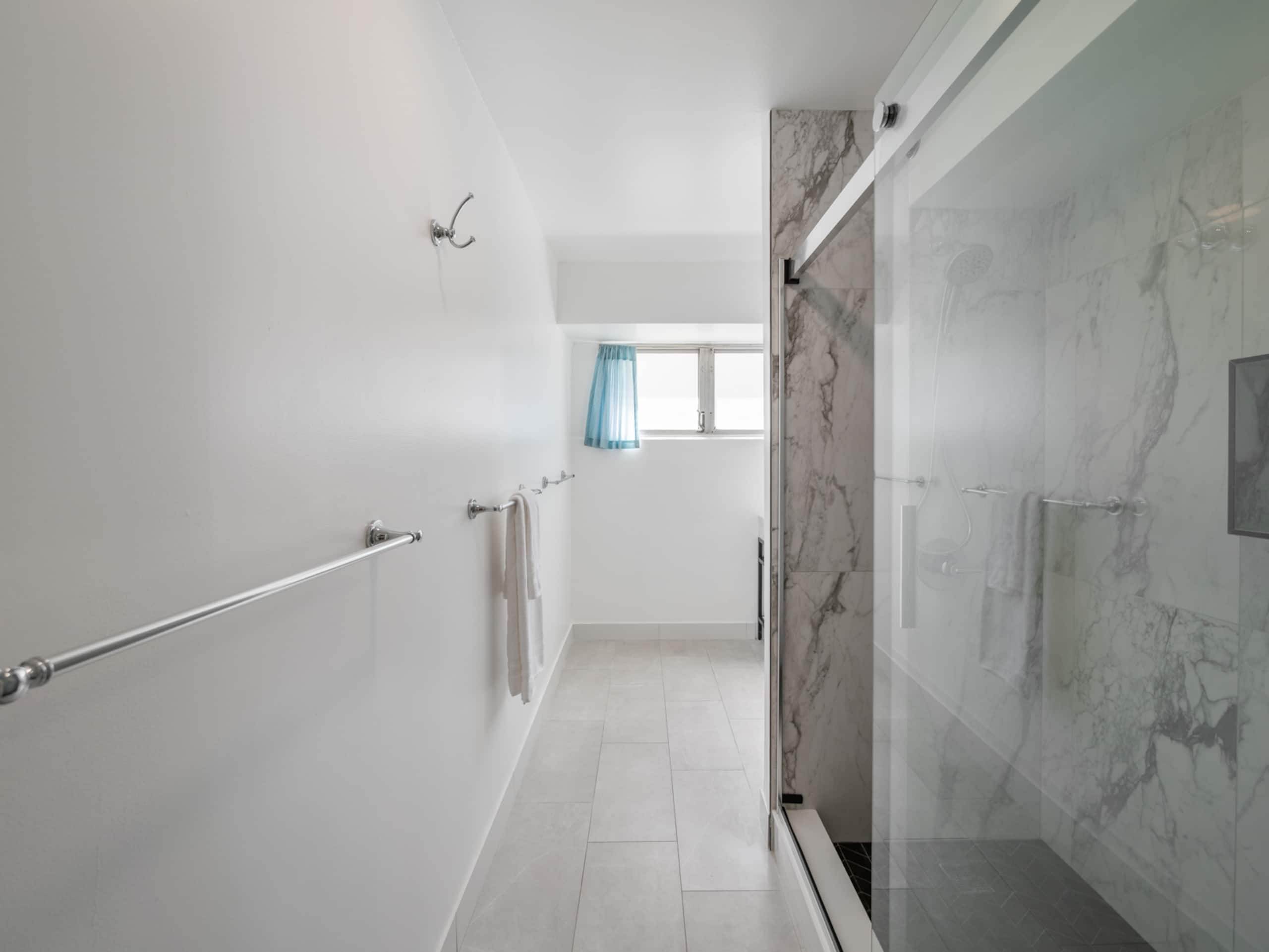Condo in Honolulu · ★4.9 · 3 bedrooms · 4 beds · 2 private baths - Image 47