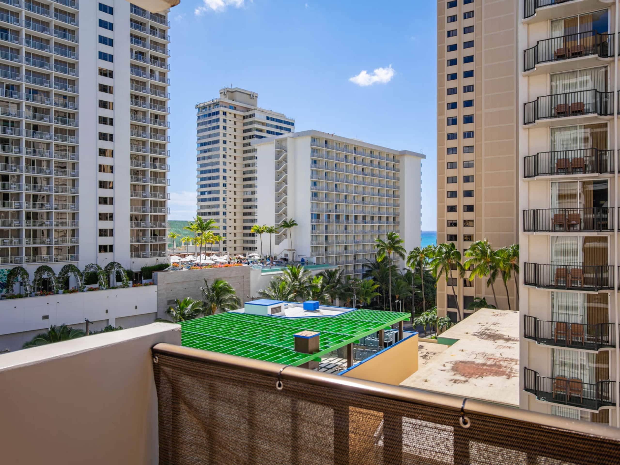 Condo in Honolulu · ★4.9 · 3 bedrooms · 4 beds · 2 private baths - Image 55