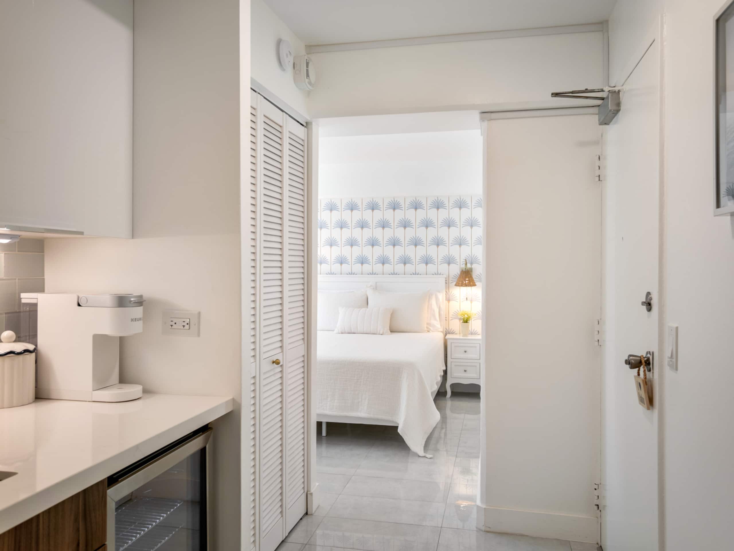 Condo in Honolulu · ★4.9 · 3 bedrooms · 4 beds · 2 private baths - Image 32