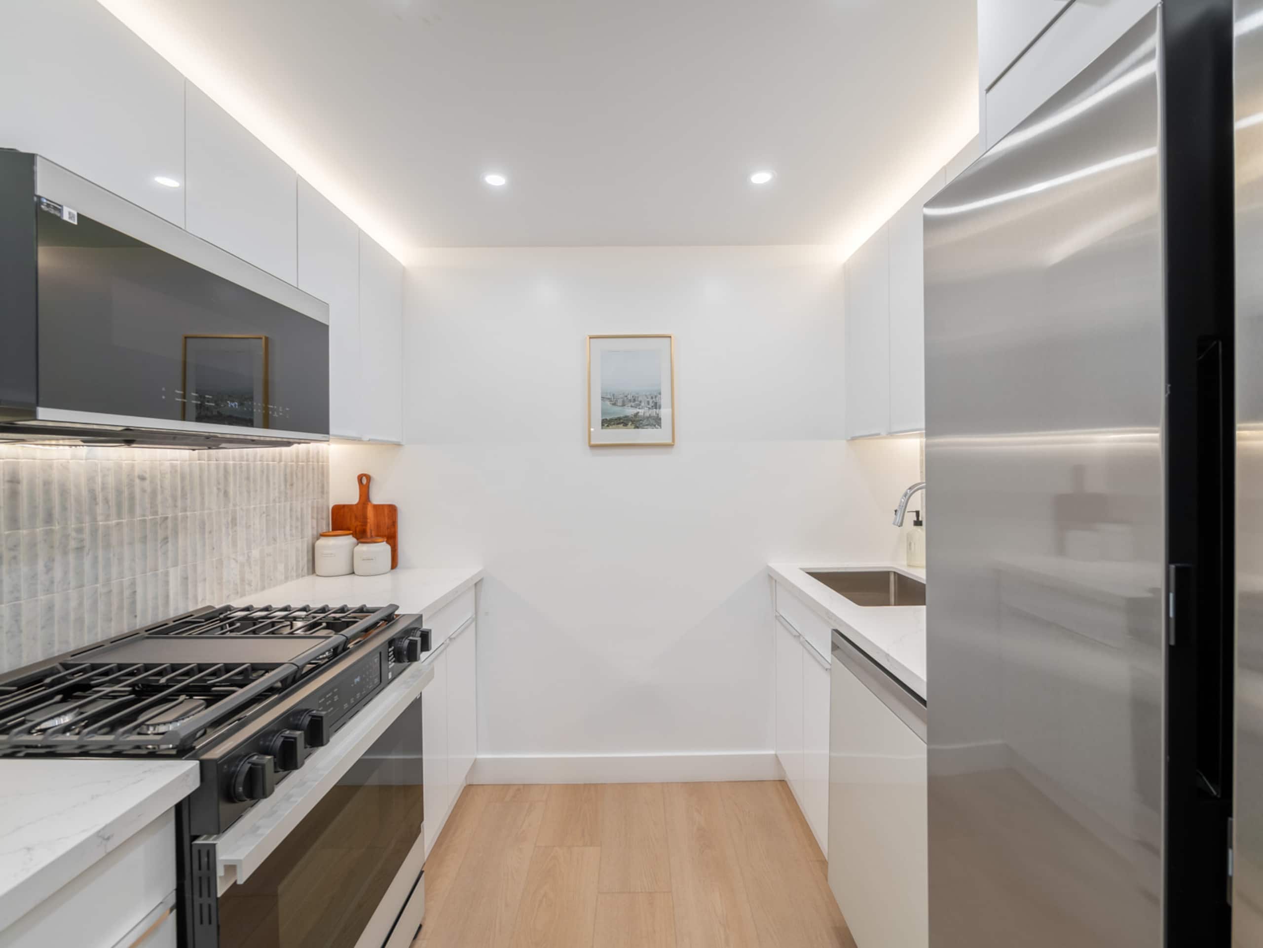 Condo in Honolulu · ★4.9 · 3 bedrooms · 4 beds · 2 private baths - Image 12