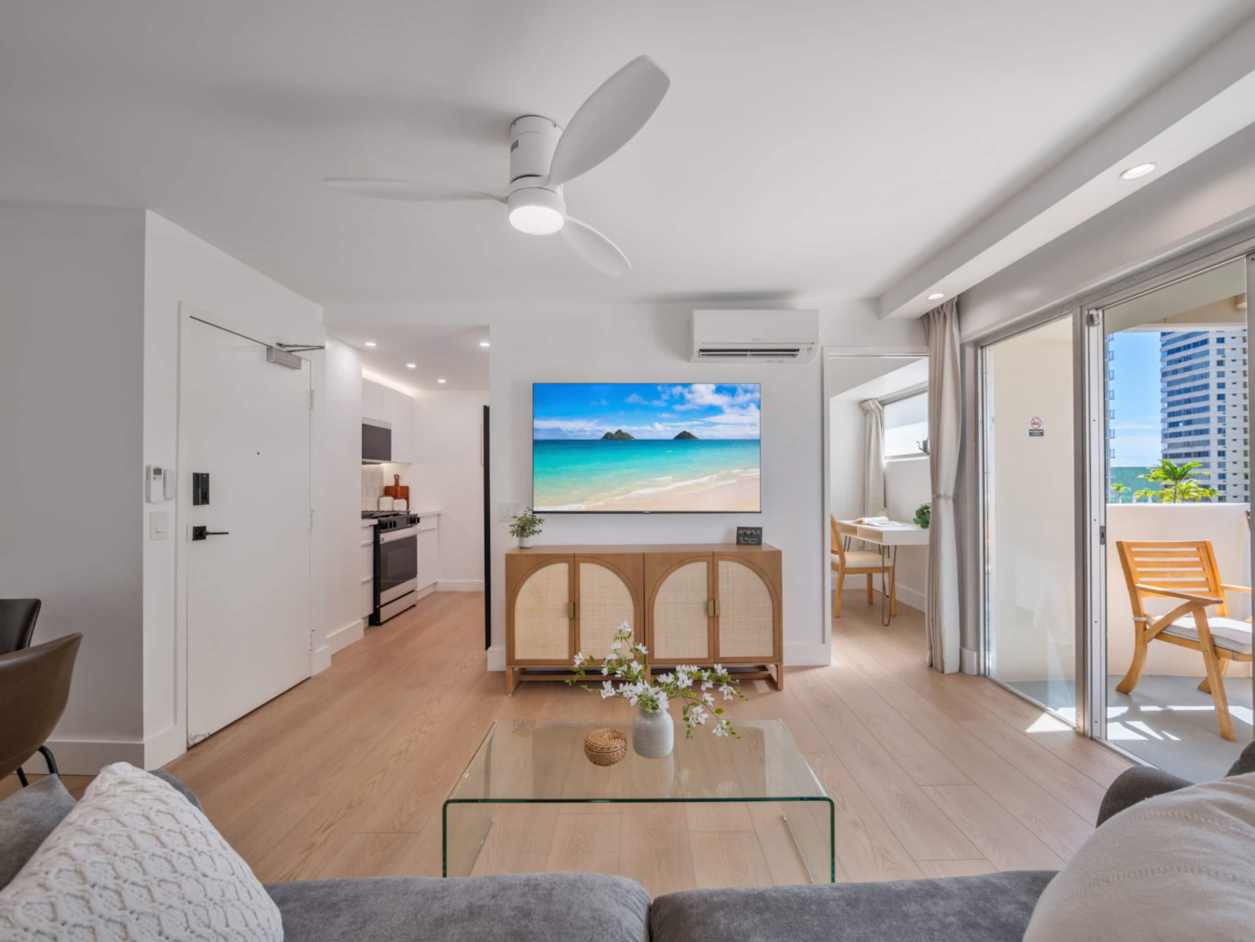 Condo in Honolulu · ★4.9 · 3 bedrooms · 4 beds · 2 private baths - Image 10