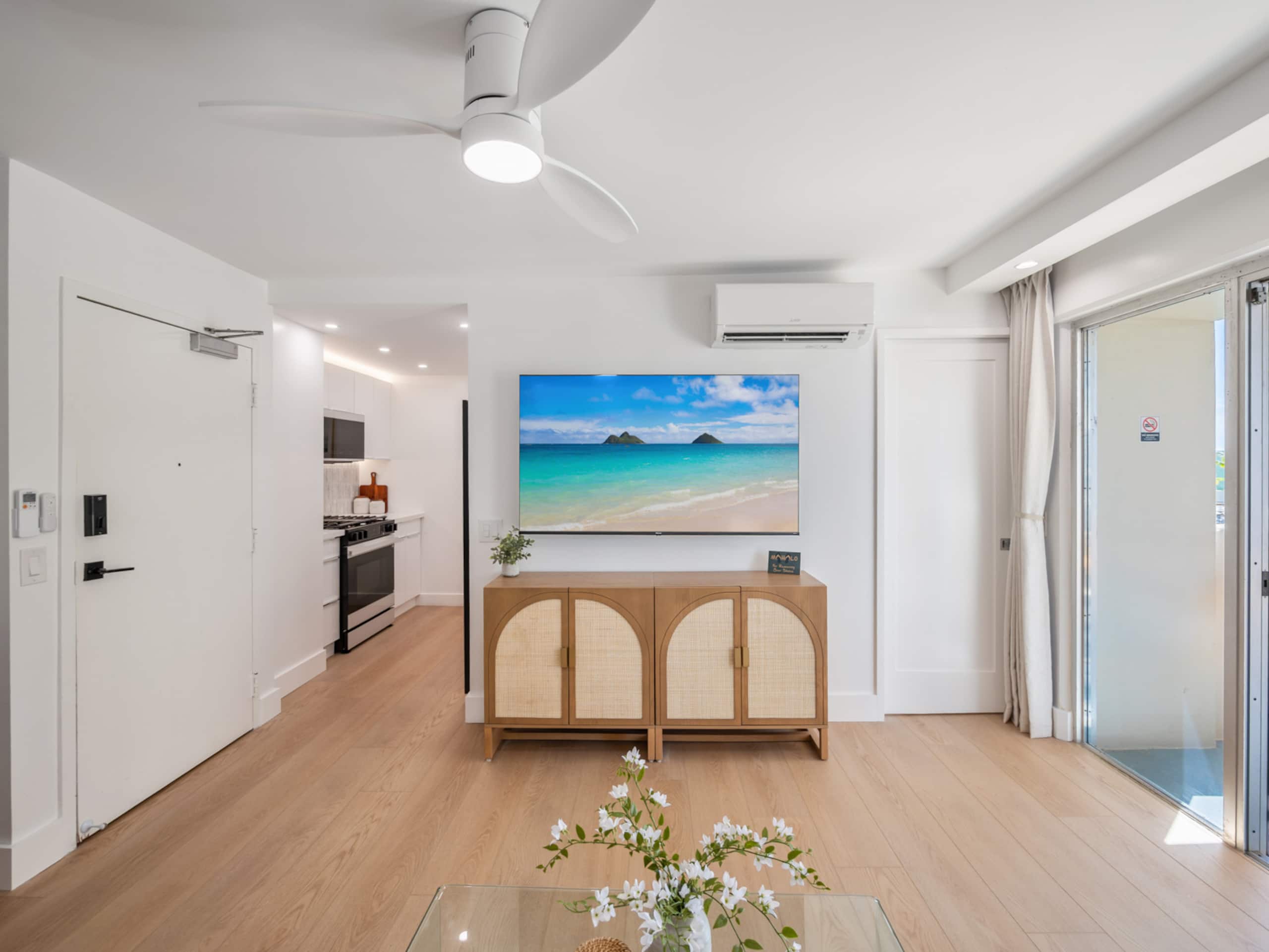 Condo in Honolulu · ★4.9 · 3 bedrooms · 4 beds · 2 private baths - Image 7