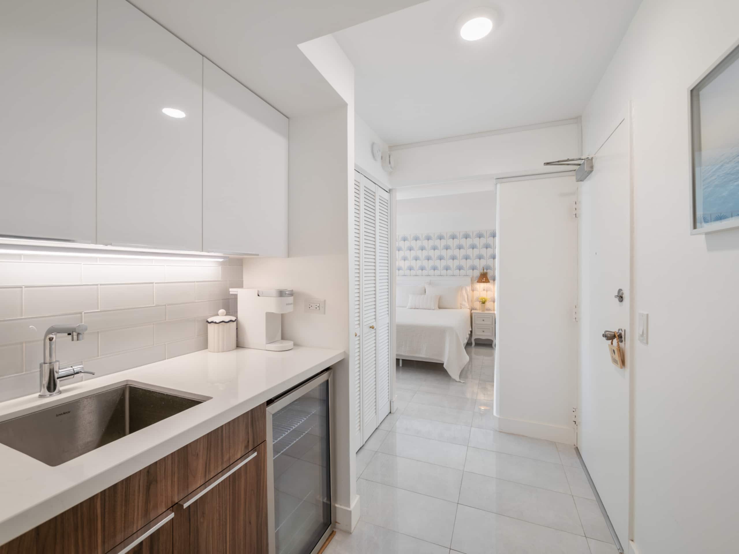 Condo in Honolulu · ★4.9 · 3 bedrooms · 4 beds · 2 private baths - Image 15