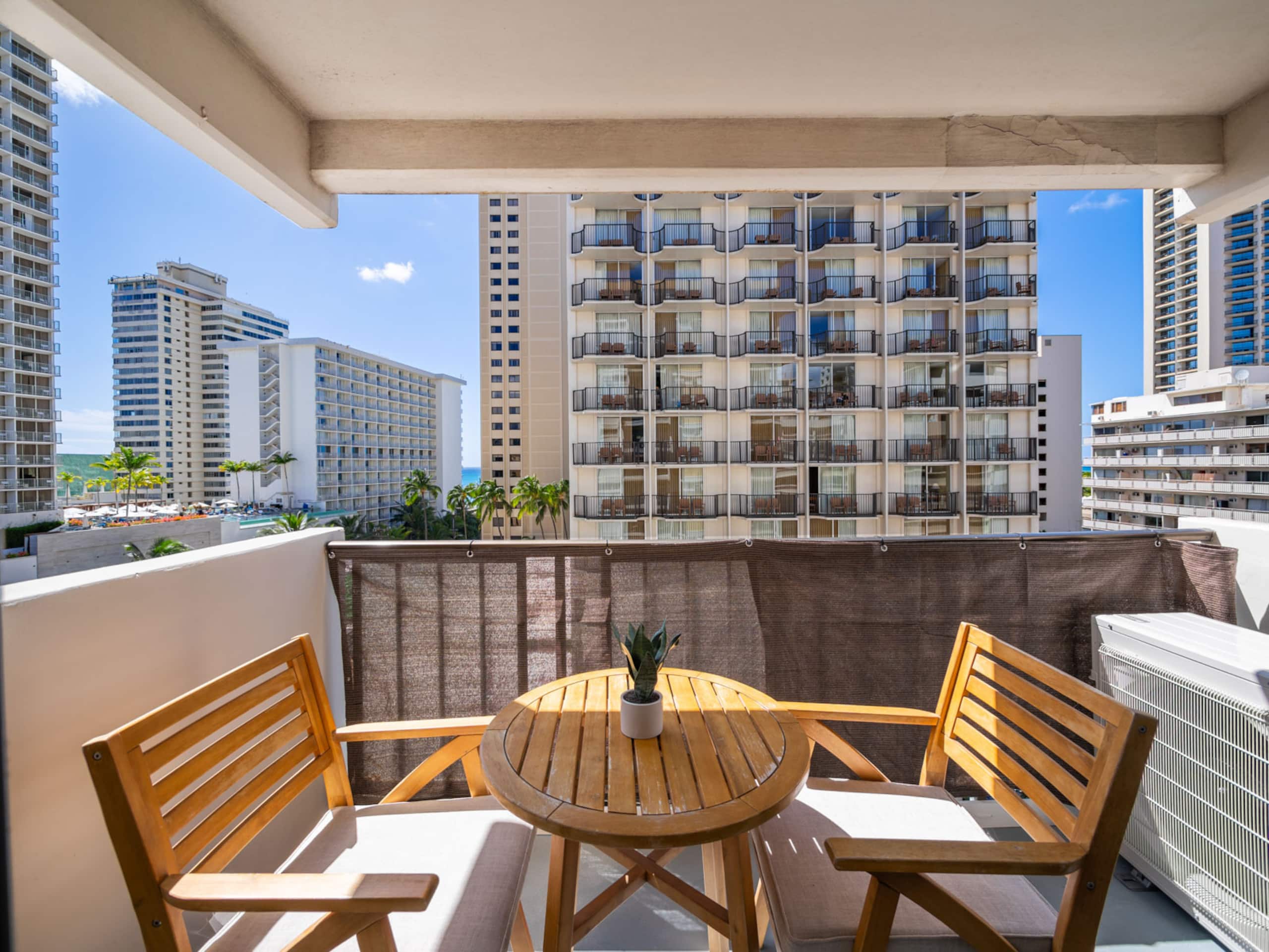 Condo in Honolulu · ★4.9 · 3 bedrooms · 4 beds · 2 private baths - Image 56