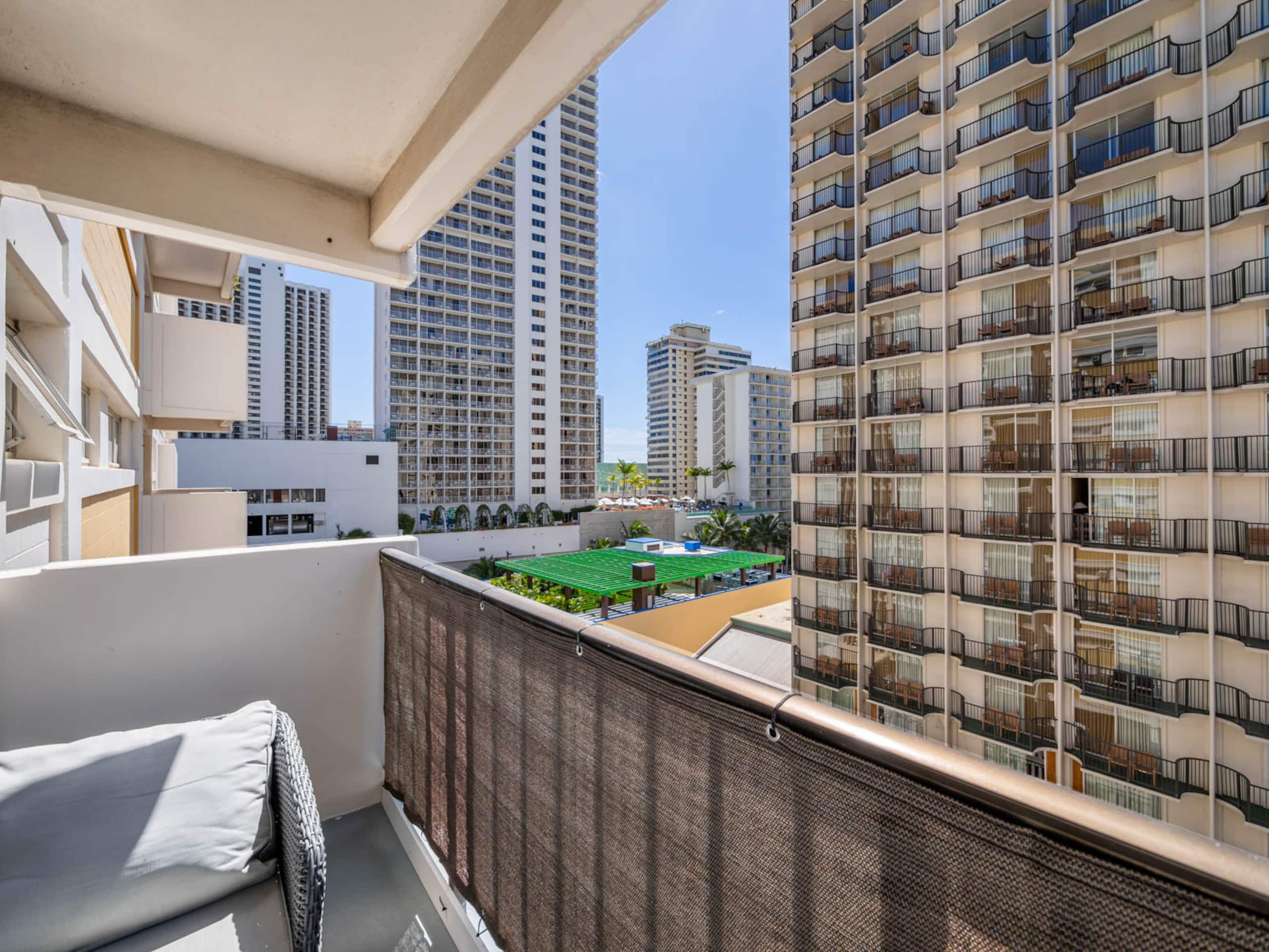 Condo in Honolulu · ★4.9 · 3 bedrooms · 4 beds · 2 private baths - Image 61