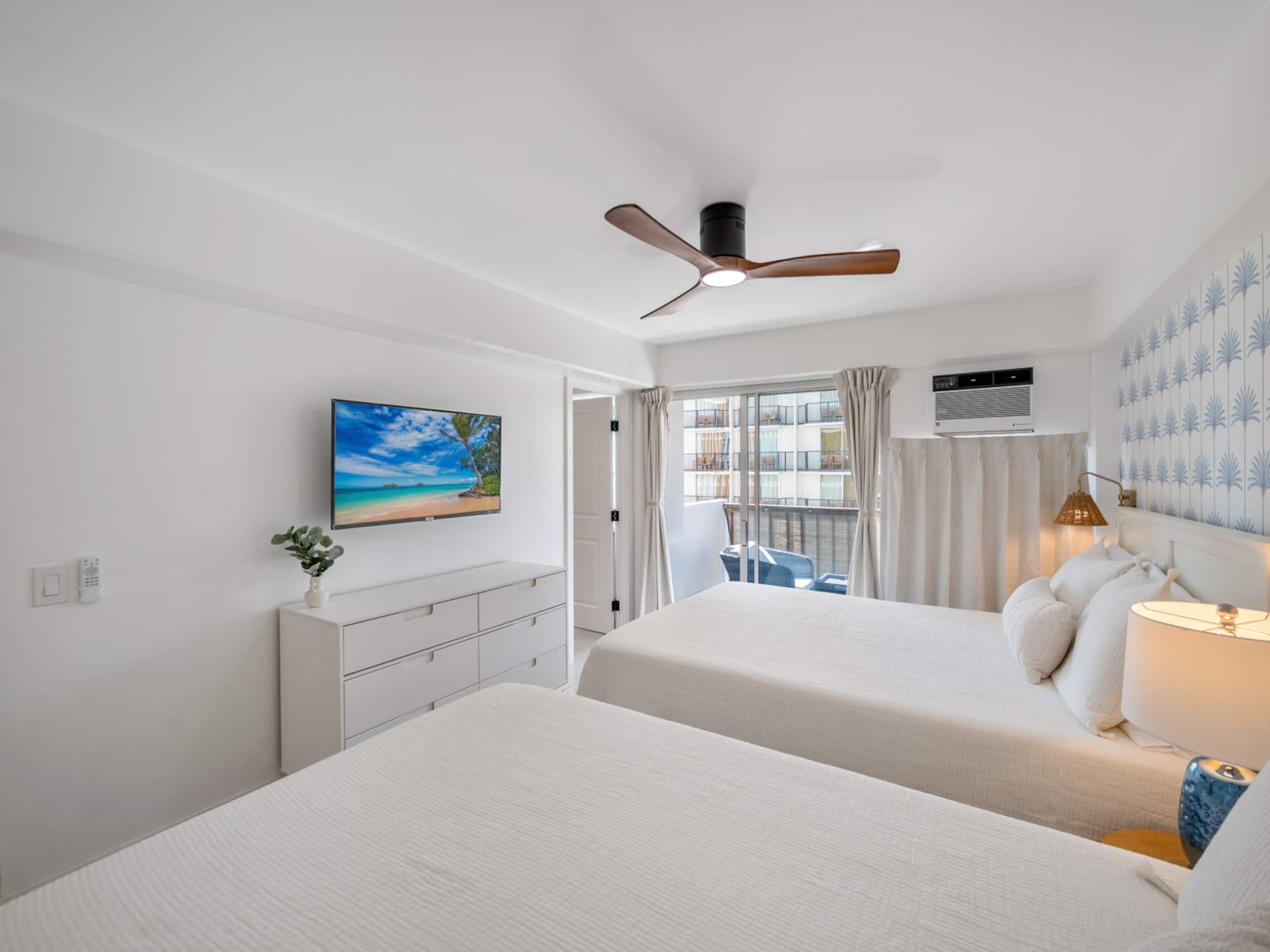 Condo in Honolulu · ★4.9 · 3 bedrooms · 4 beds · 2 private baths - Image 35