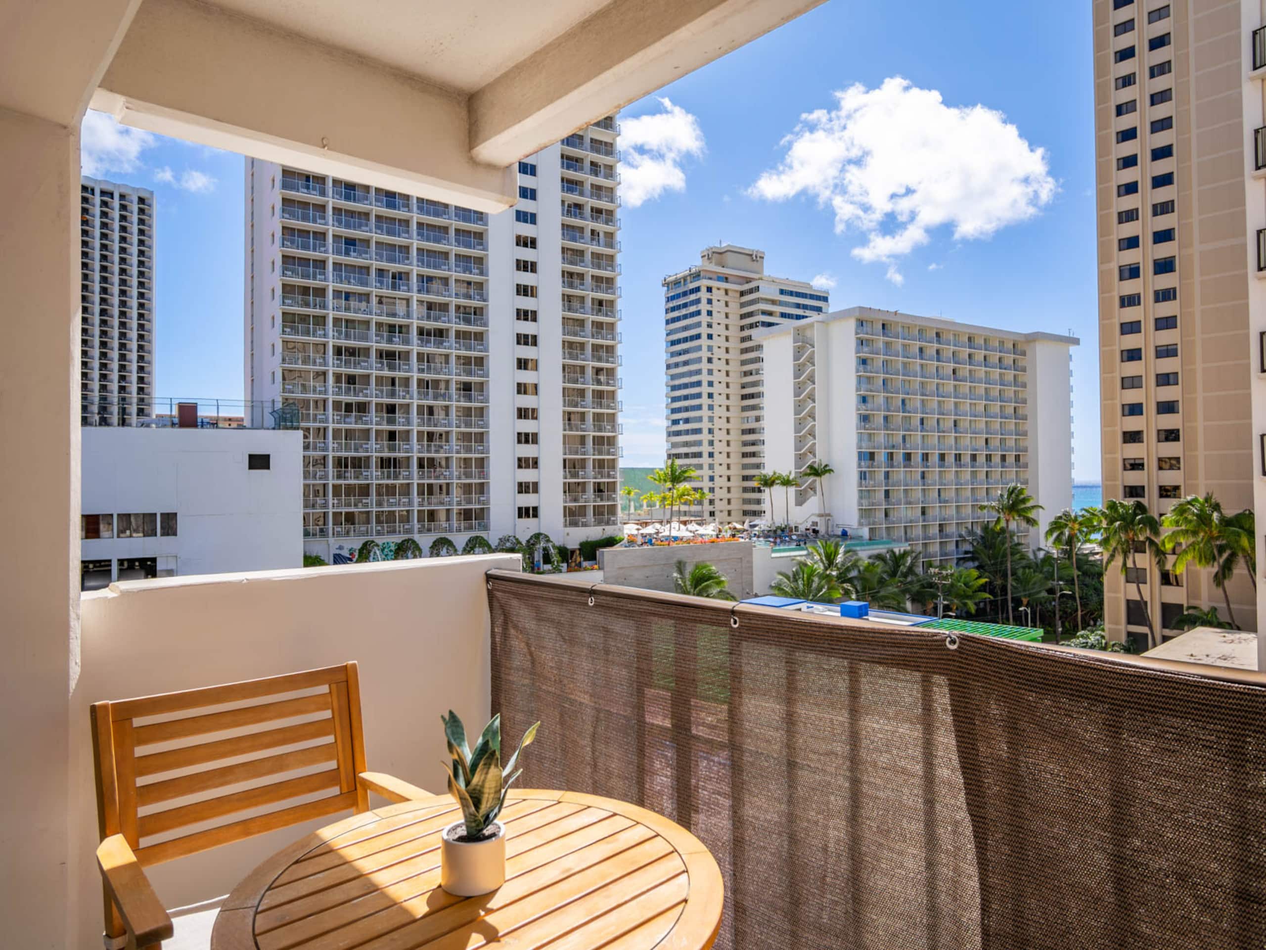 Condo in Honolulu · ★4.9 · 3 bedrooms · 4 beds · 2 private baths - Image 58