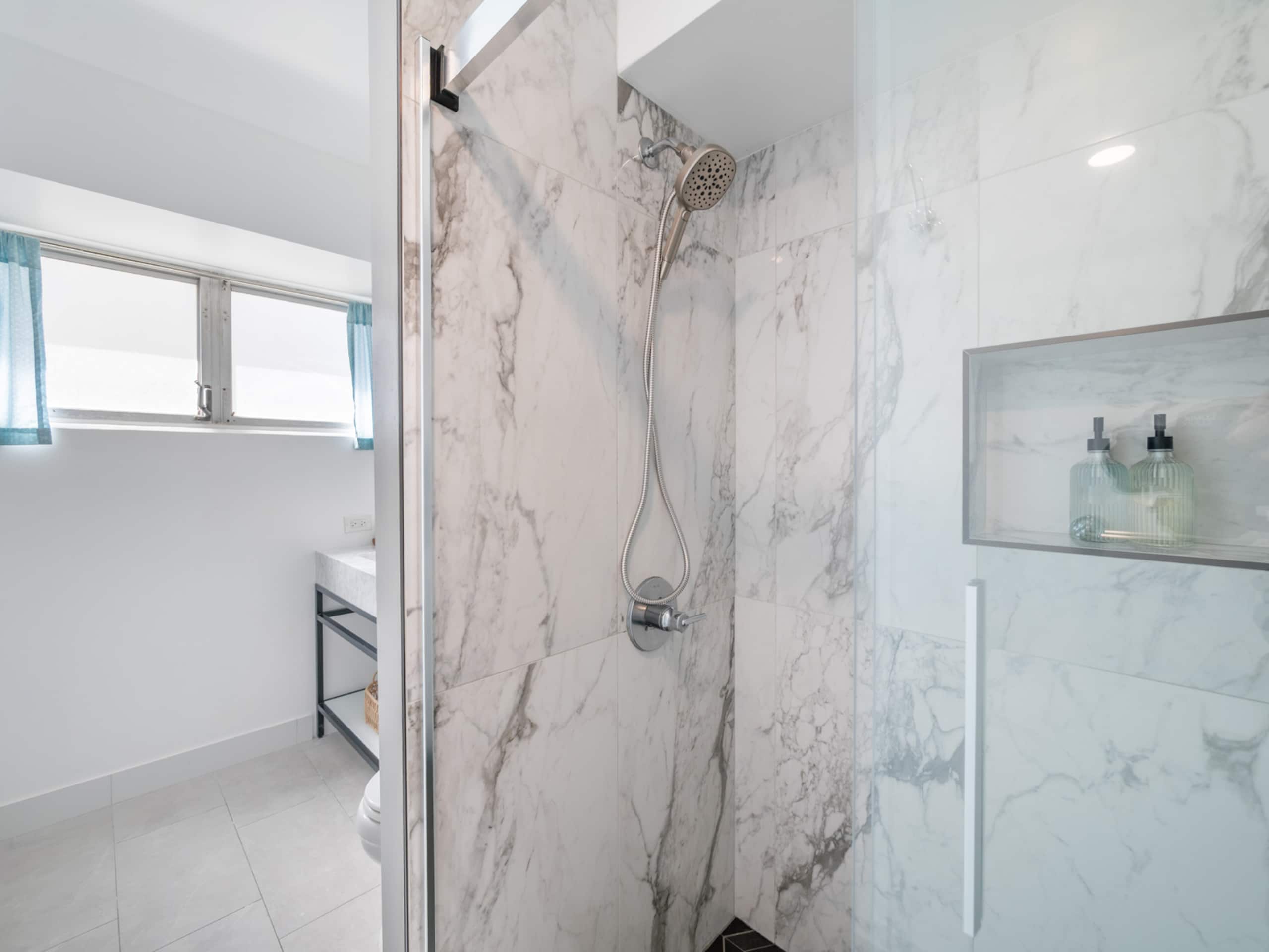 Condo in Honolulu · ★4.9 · 3 bedrooms · 4 beds · 2 private baths - Image 49