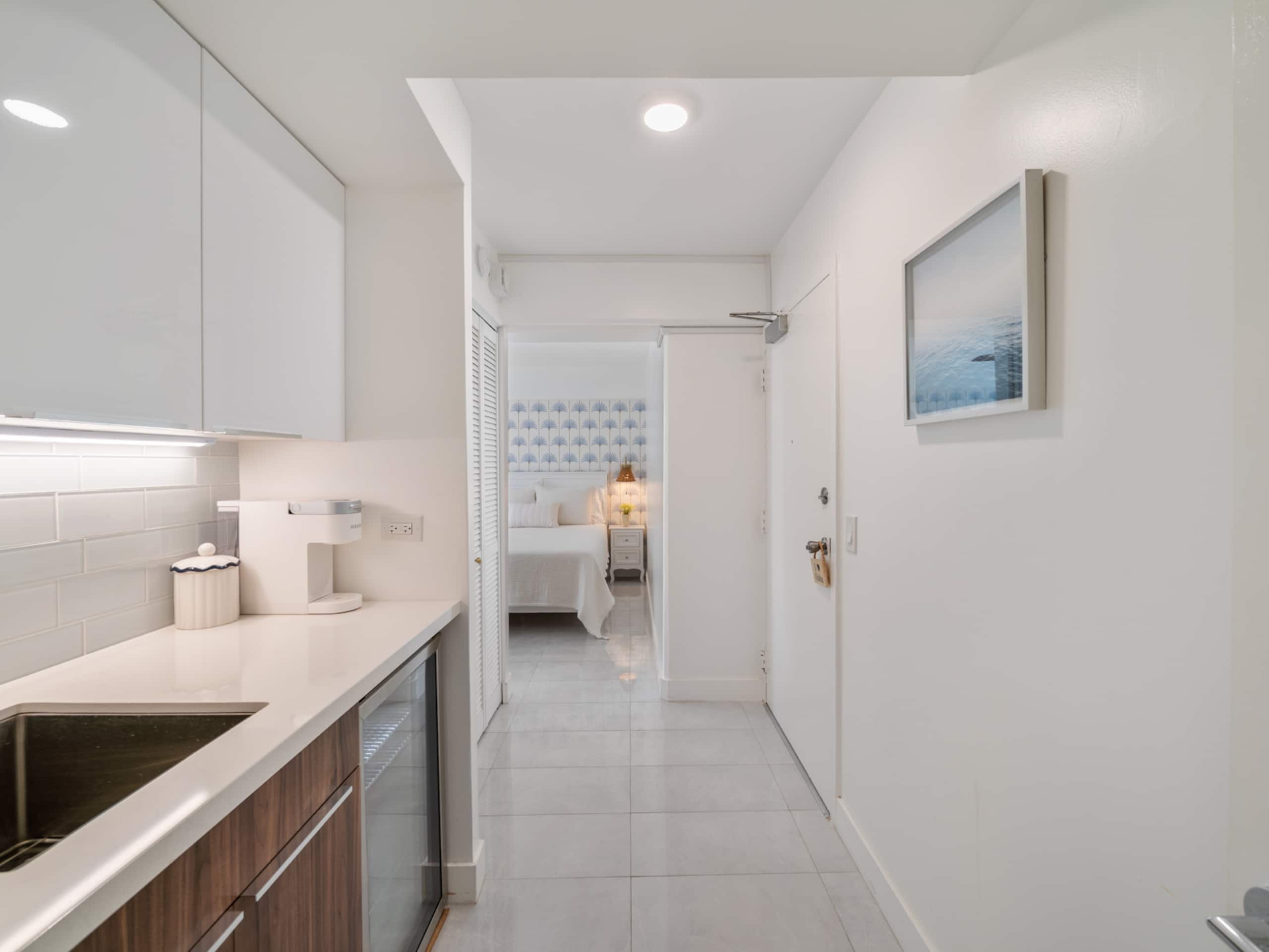 Condo in Honolulu · ★4.9 · 3 bedrooms · 4 beds · 2 private baths - Image 38