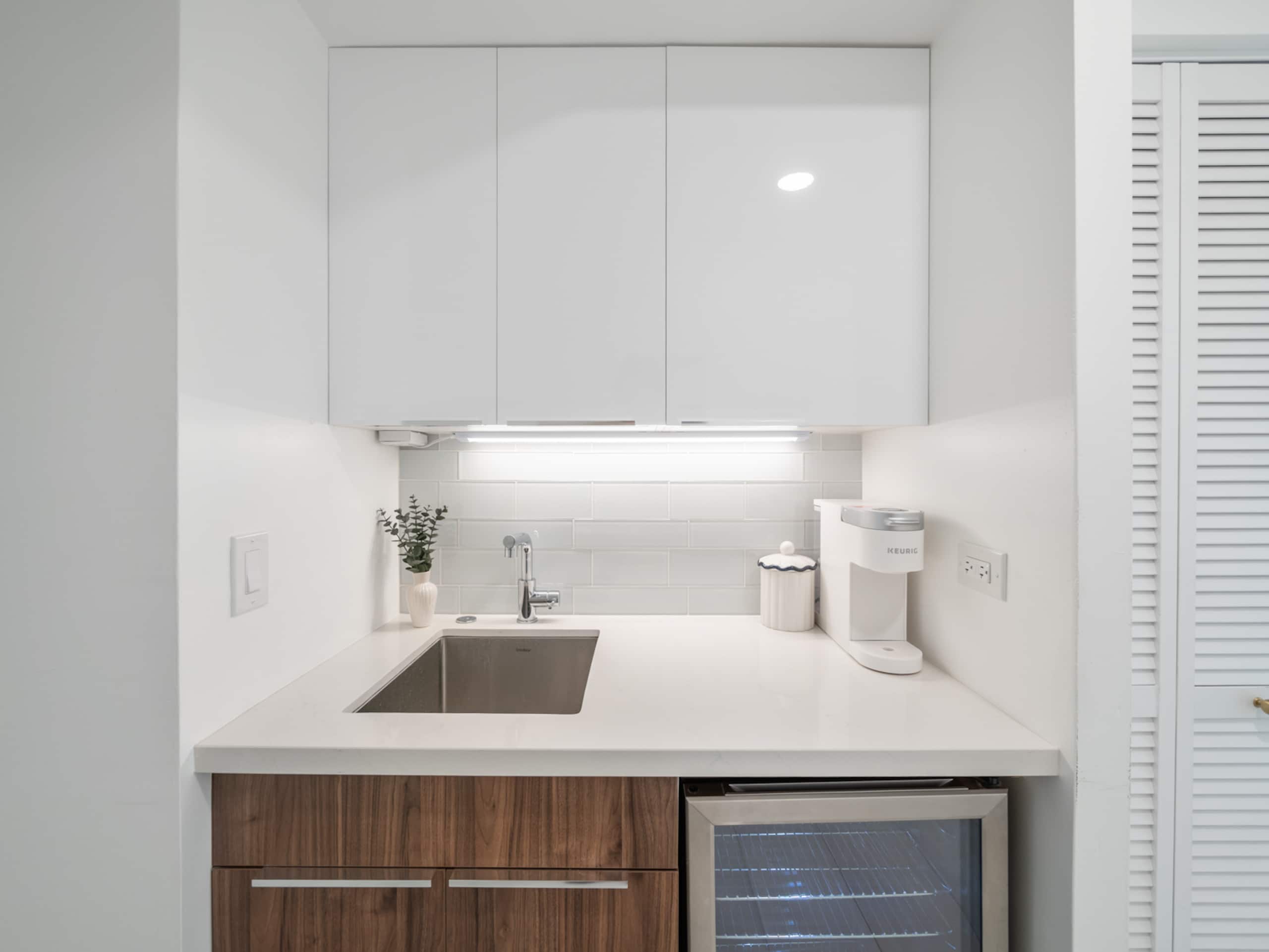 Condo in Honolulu · ★4.9 · 3 bedrooms · 4 beds · 2 private baths - Image 16