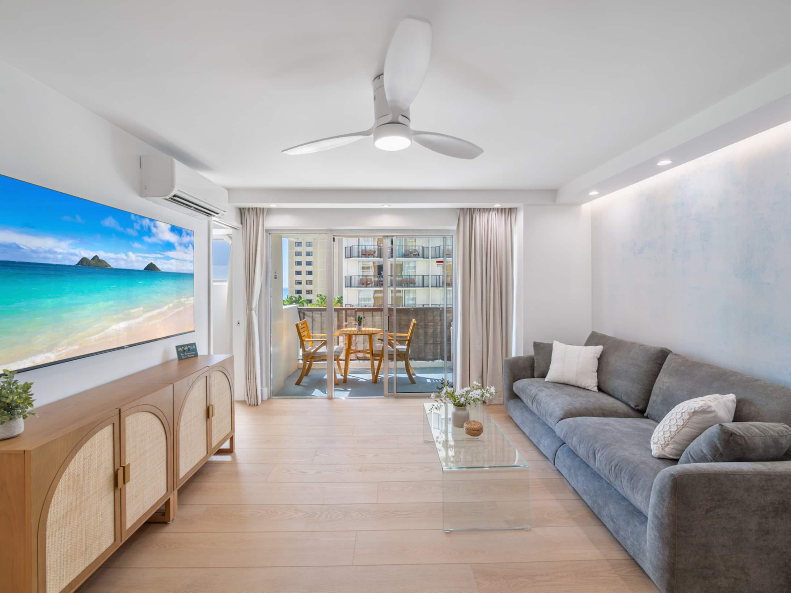 Condo in Honolulu · ★4.9 · 3 bedrooms · 4 beds · 2 private baths - Image 4