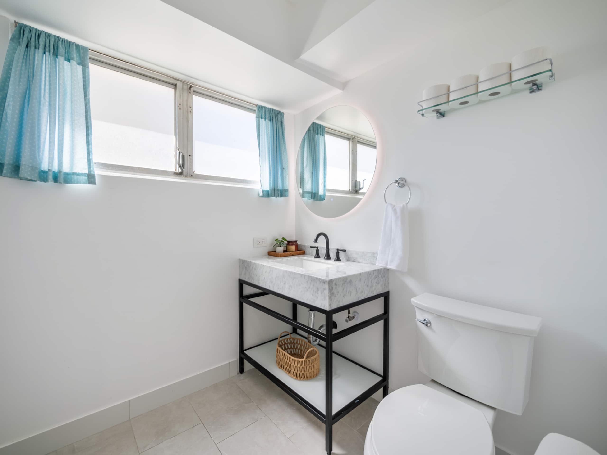 Condo in Honolulu · ★4.9 · 3 bedrooms · 4 beds · 2 private baths - Image 45