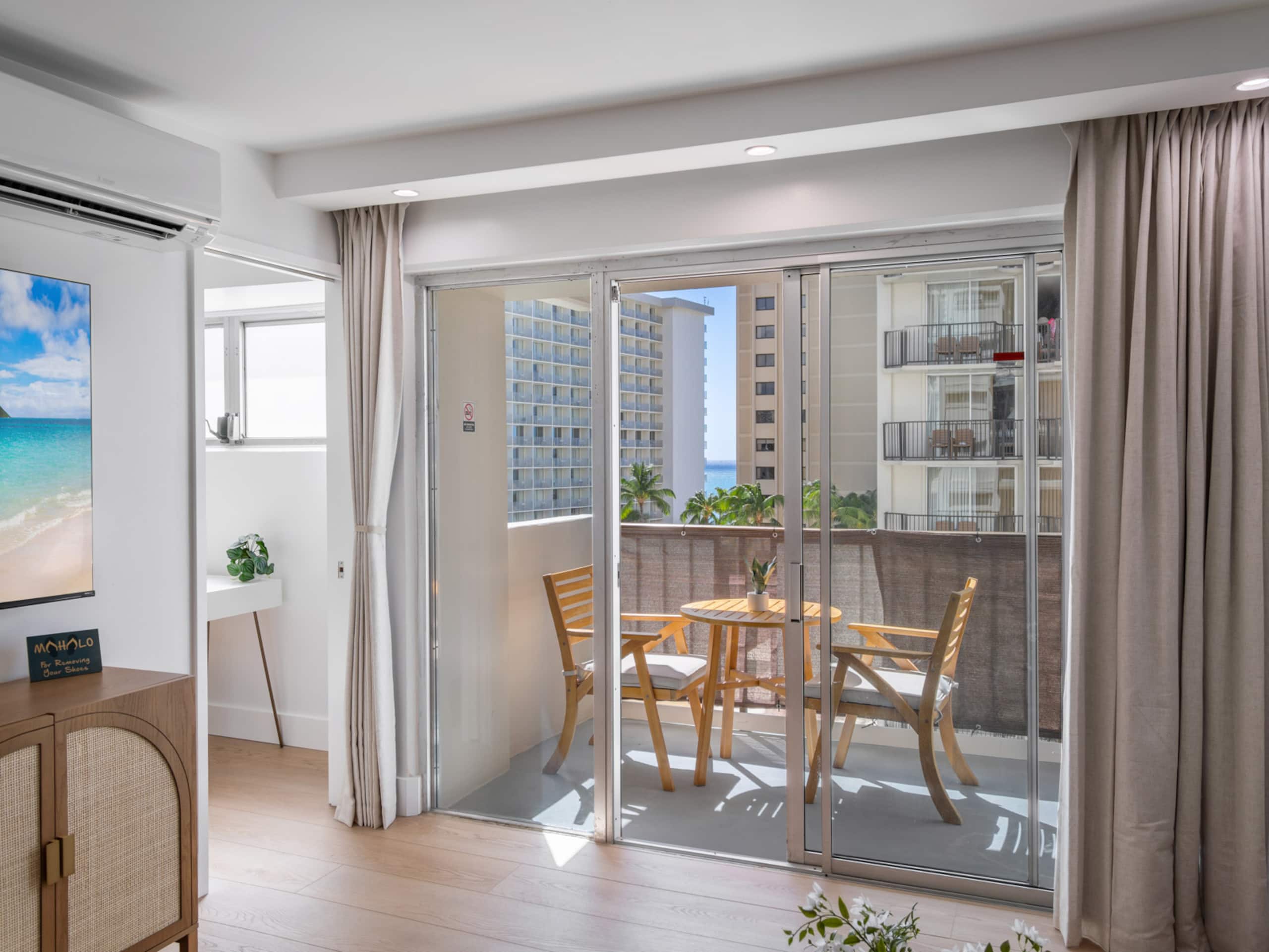 Condo in Honolulu · ★4.9 · 3 bedrooms · 4 beds · 2 private baths - Image 19
