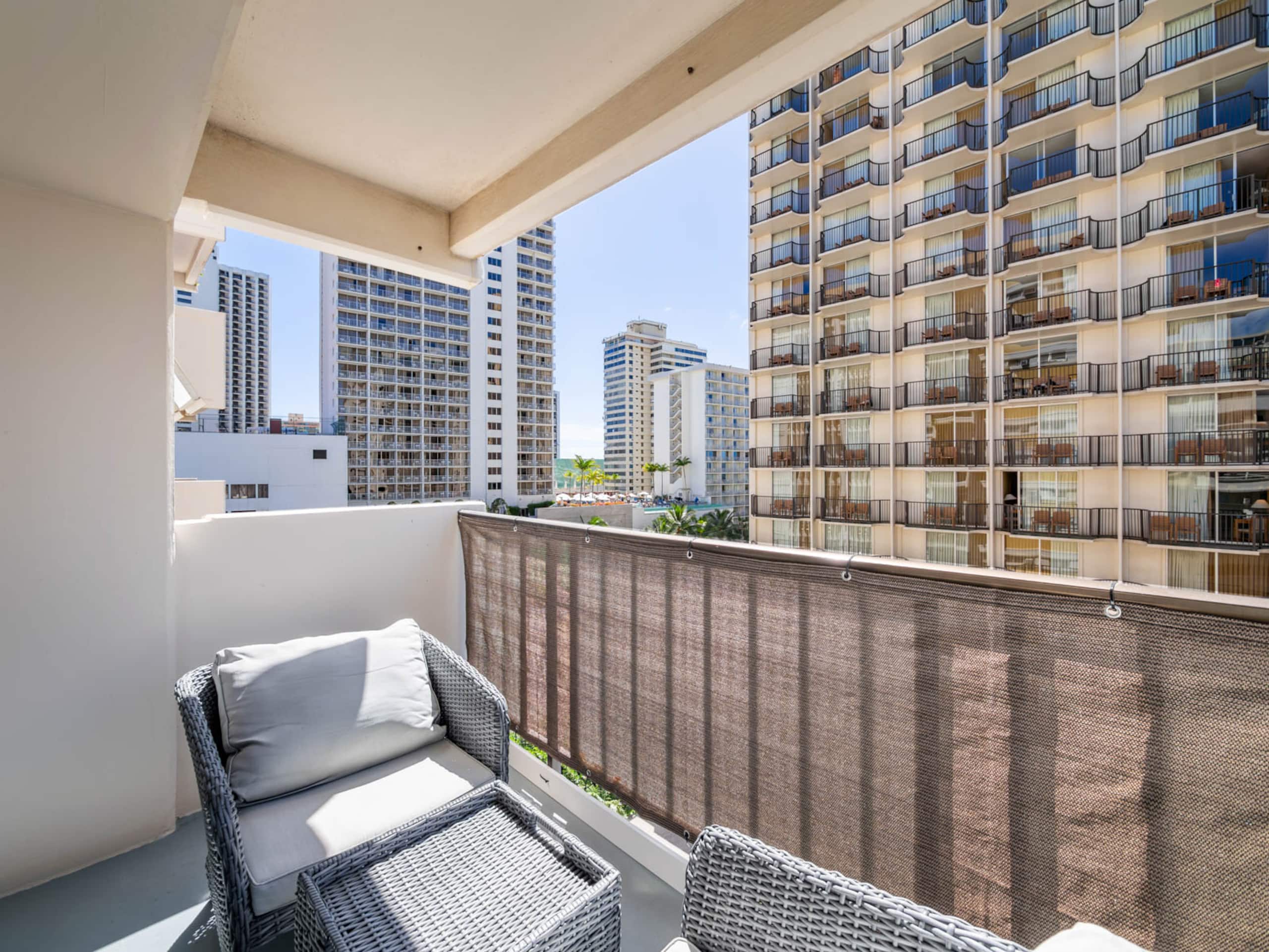 Condo in Honolulu · ★4.9 · 3 bedrooms · 4 beds · 2 private baths - Image 59