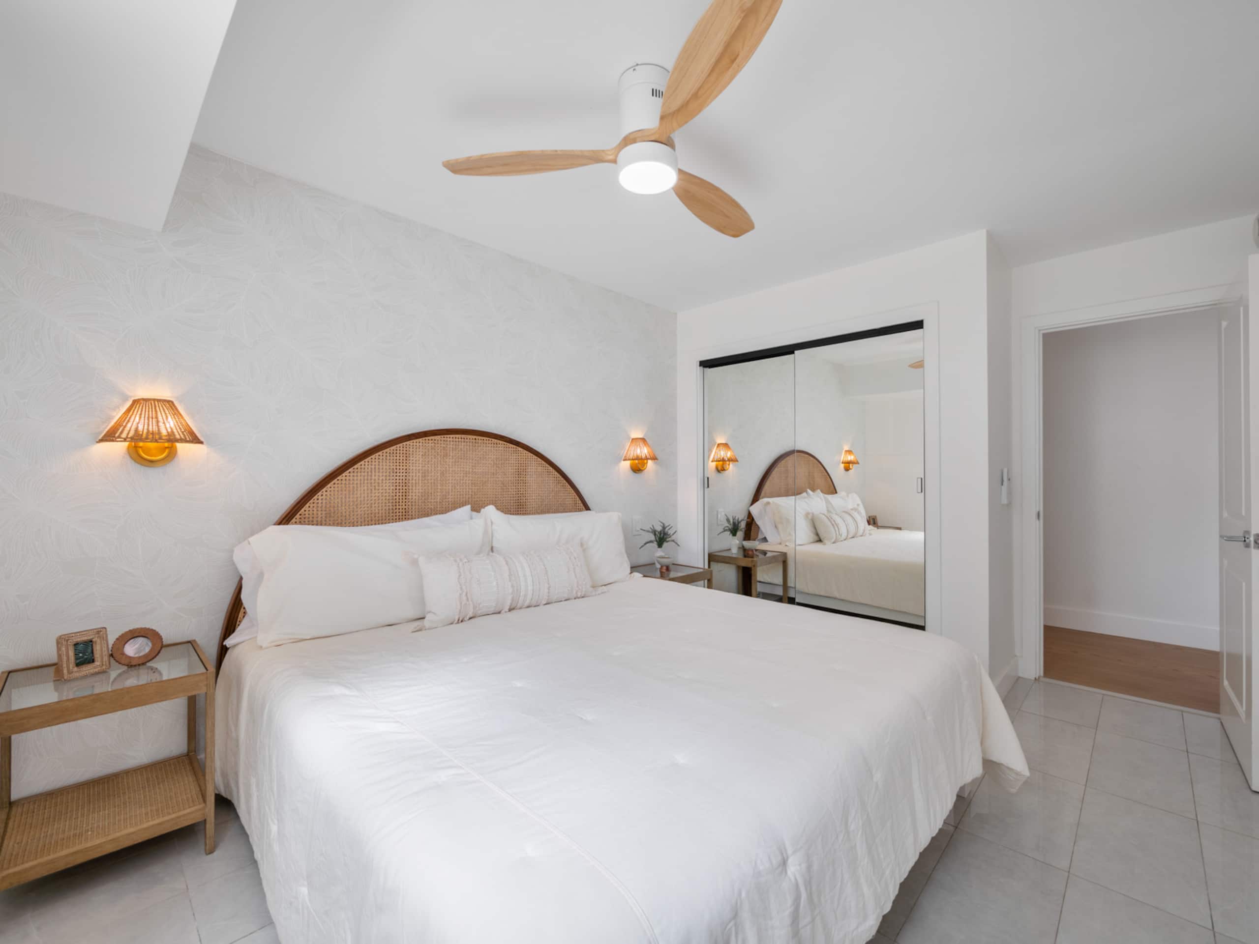 Condo in Honolulu · ★4.9 · 3 bedrooms · 4 beds · 2 private baths - Image 26