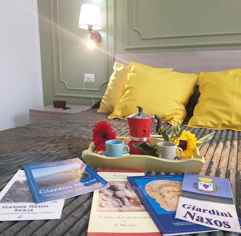 Successful Airbnb property: Casa Gregorio - 20 meters from the sea, Wi-Fi in Giardini Naxos