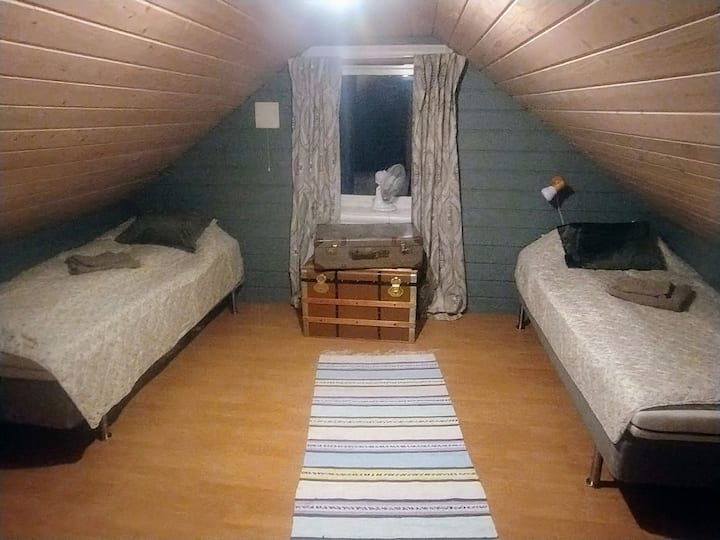 غرفة نوم بثلاث مراتب مفردة الإطار 