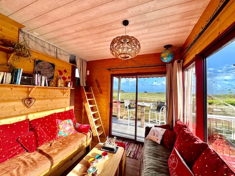 Popular Airbnb listing: The air-conditioned Chalet des Dunes by the sea in Erdeven