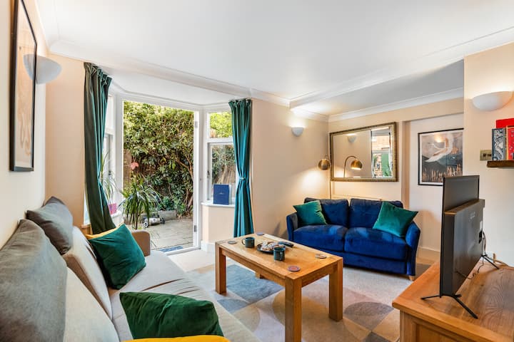 Опуштете се со PlayStation и друштвени игри за удобни вечери