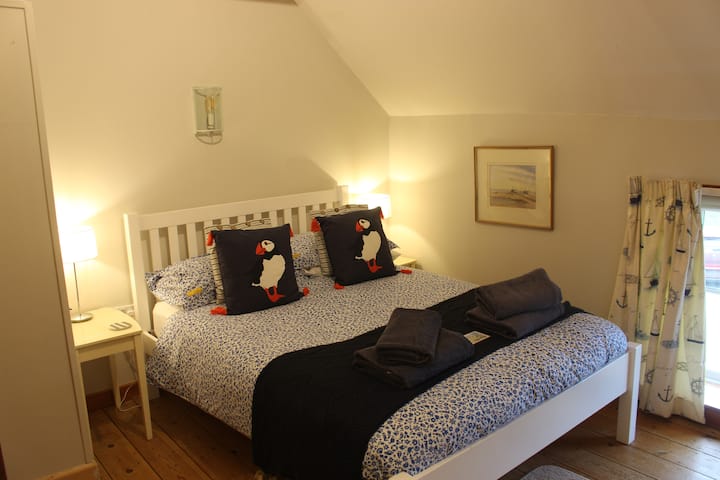 Lovely double en-suite bedroom with vaulted ceiling and exposed beams. 
Hanging rail and chest of drawers.