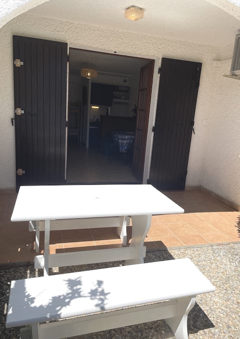 Successful Airbnb property: Air-conditioned studio, private parking, 450 m from the beaches in Saintes Maries De La Mer
