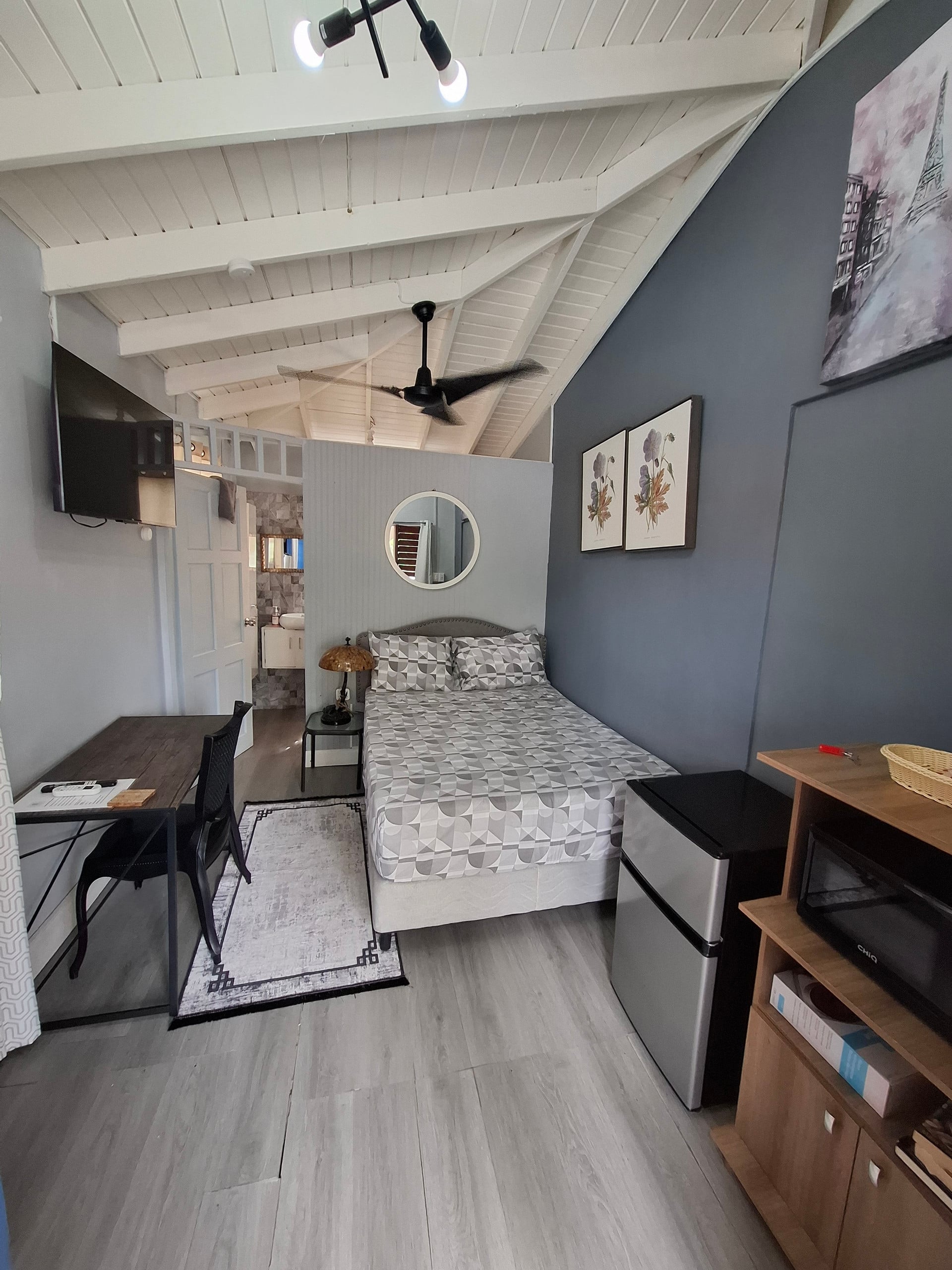 Carmen's Cozy Studio and Car Rentals