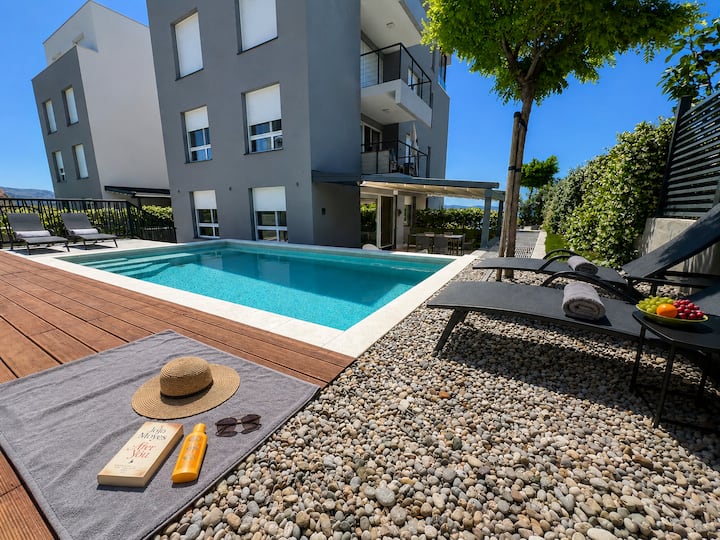 Sunny Pool Oasis ŽNjan - Only Your Pool & Terrace - Podstrana