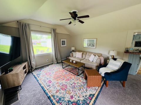 ★Uptown Maumee Renovated Cottage by the River★