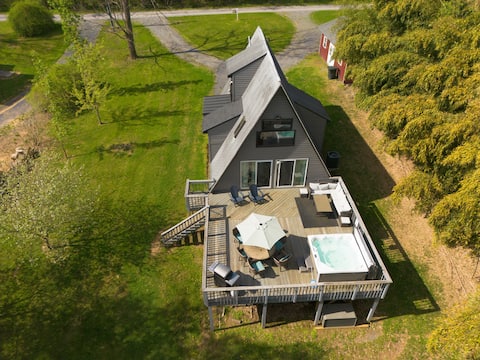 Riverfront A-Frame /Hot Tub/Fire Pit/Fast WiFi