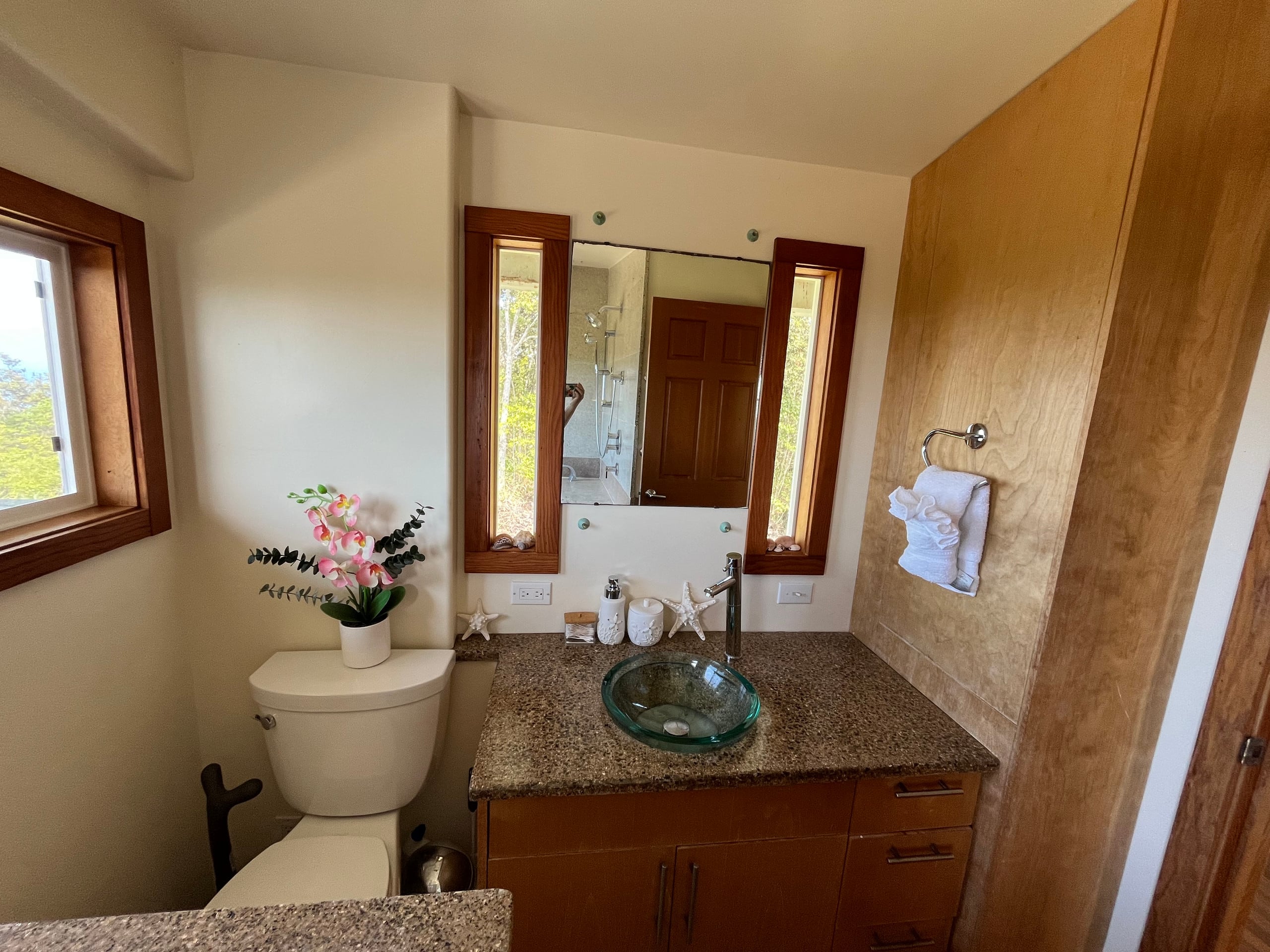 Guesthouse in Captain Cook · ★4.87 · 1 bedroom · 1 bed · 1 bath - Photo 11
