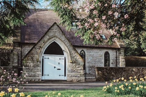 Lovely and quaint authentic 1800s Chapel, Mumbles