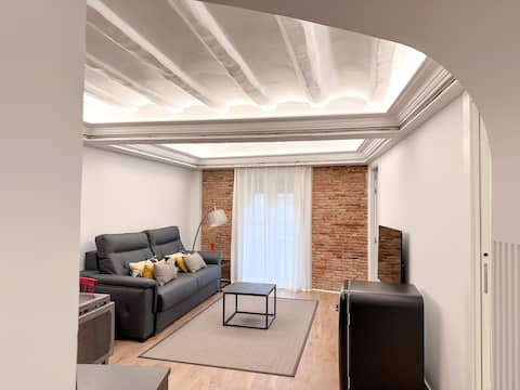 Popular Airbnb listing: Alejandra's Apartments, Apartment with 2 beds. in Logroño