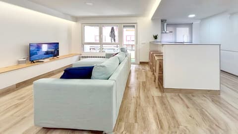 Top Airbnb: Beach, terrace, private parking, wifi, town center en Bueu