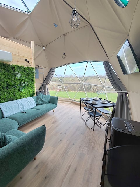Foxes Den Dome with covered Hot tub