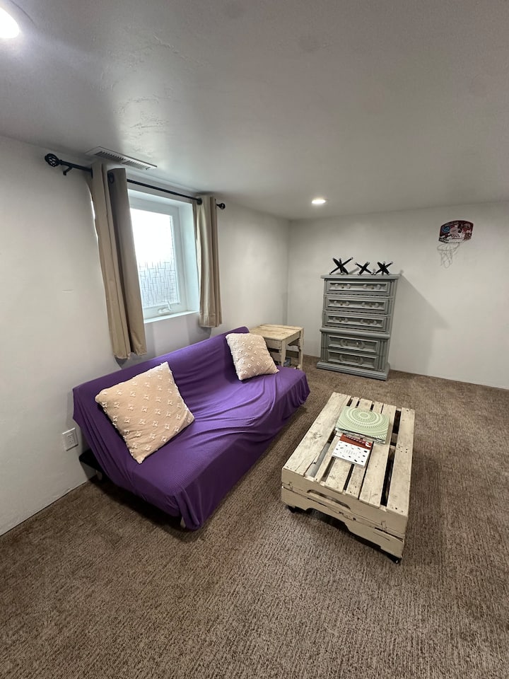 Downtown Basement Suite + Kitchenette - La Grande, OR