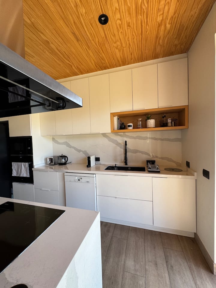 Casa Familiar Con Piscina Semi Olímpica - Colina
