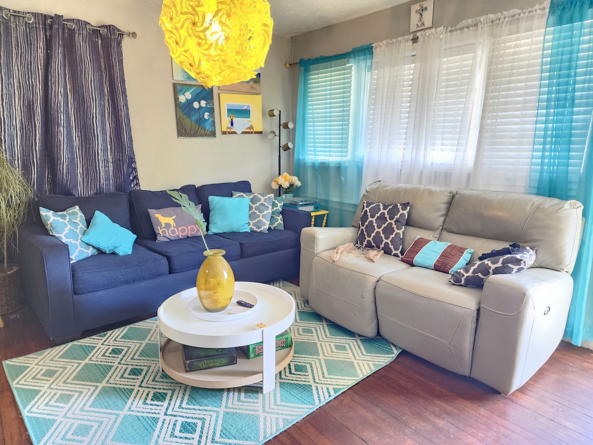 Popular Airbnb listing: Cozy Atlanta fenced Home 2m to the FIFA Stadium! in Grove Park