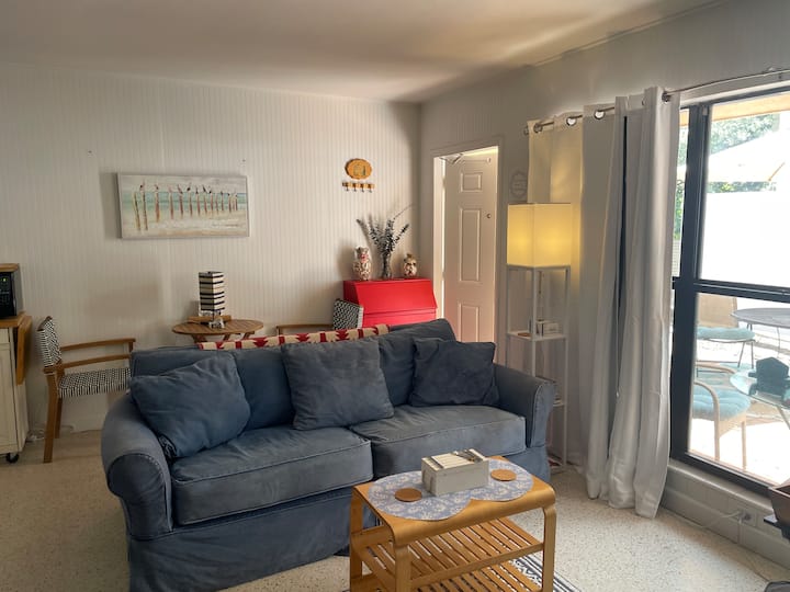 1/2 Block From Beach 🏖 Free Wifi, Fitness Center - Pompano Beach, FL