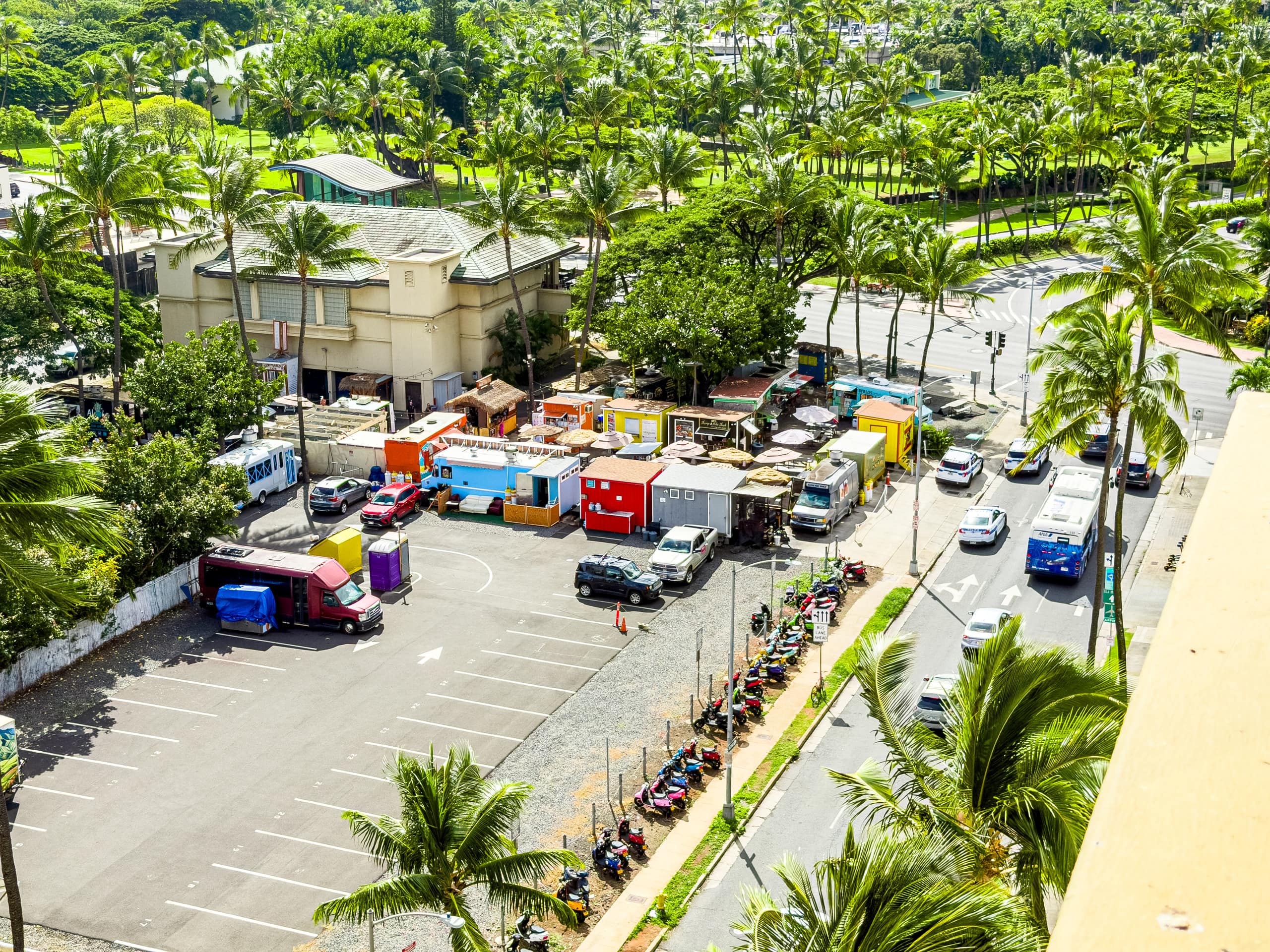 Condo in Honolulu · ★4.74 · Studio · 1 bed · 1 bath - Image 19