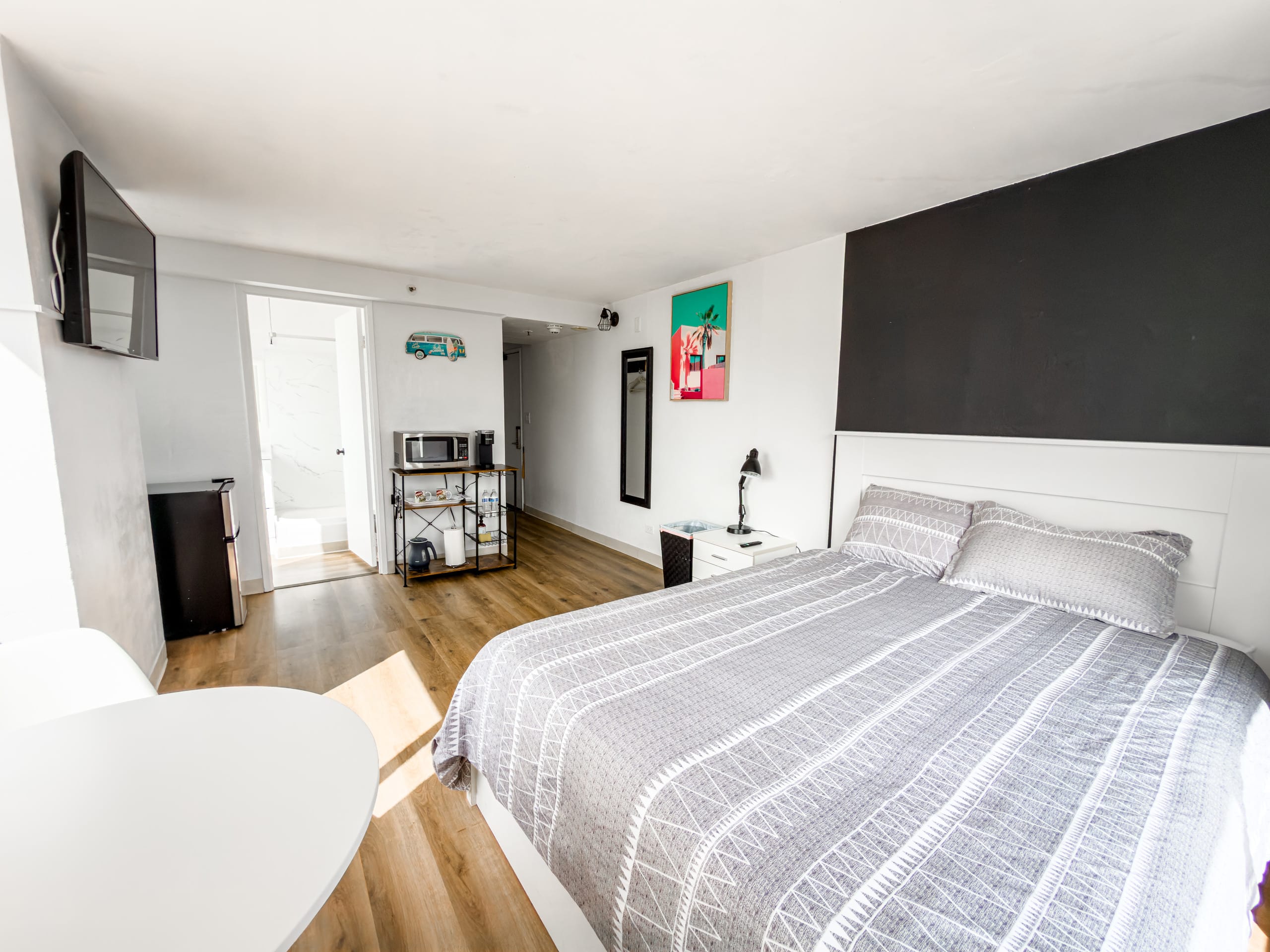 Condo in Honolulu · ★4.74 · Studio · 1 bed · 1 bath - Image 2