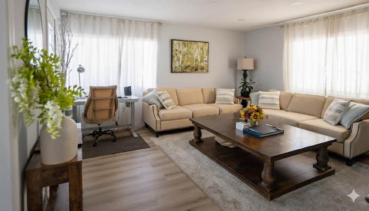 Chic Apt With Huge Deck & Ac, Walk To Beach - San Clemente, CA