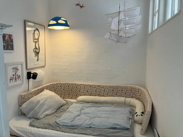 Cosy family home in the Center of it all❤️ gallery image 5