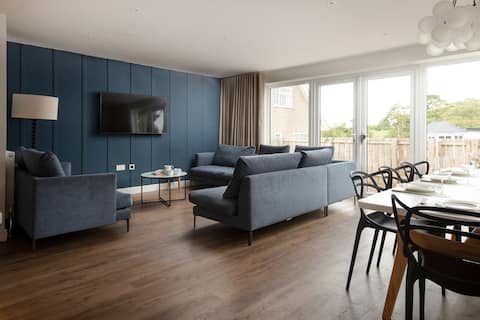 Top Airbnb: Art House - A Luxurious Seaside Getaway in North Sunderland