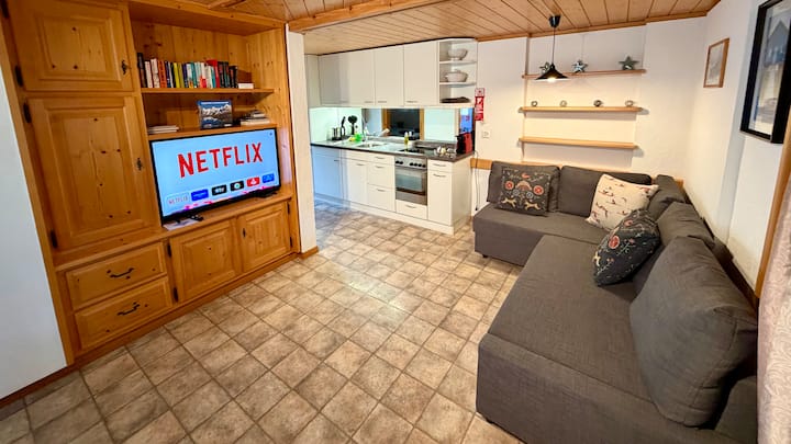 Staubbach Waterfall Apartment With Hot Tub - Lauterbrunnen