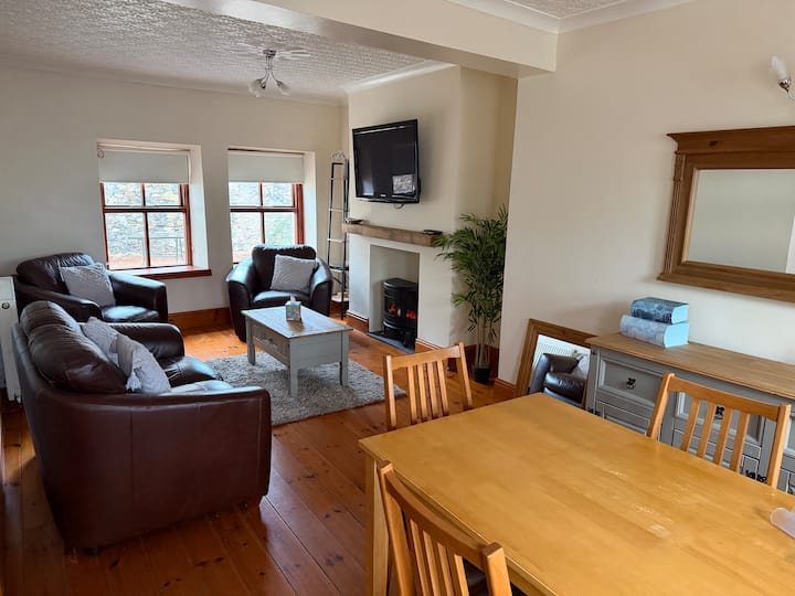 End Of Terrace Property Overlooking Bangor Bay - Bangor