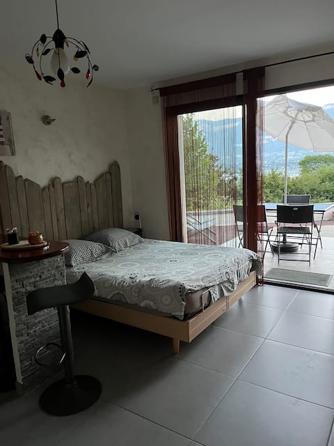 Top Airbnb: Lake Bourget, superb views! Air-conditioned accommodation in Le Bourget Du Lac